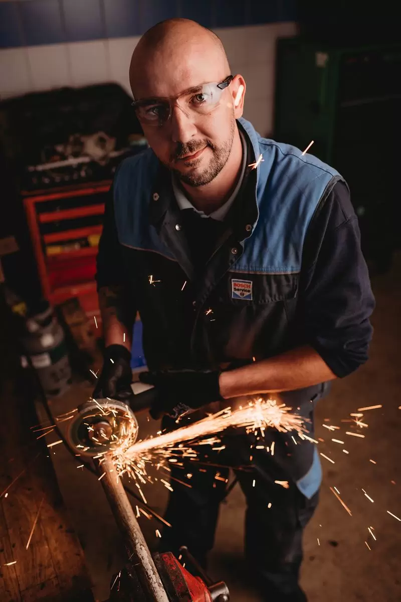 Pavel, senior automechanik